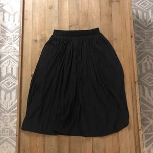 Aritzia Wilfred pleated skirt size XS